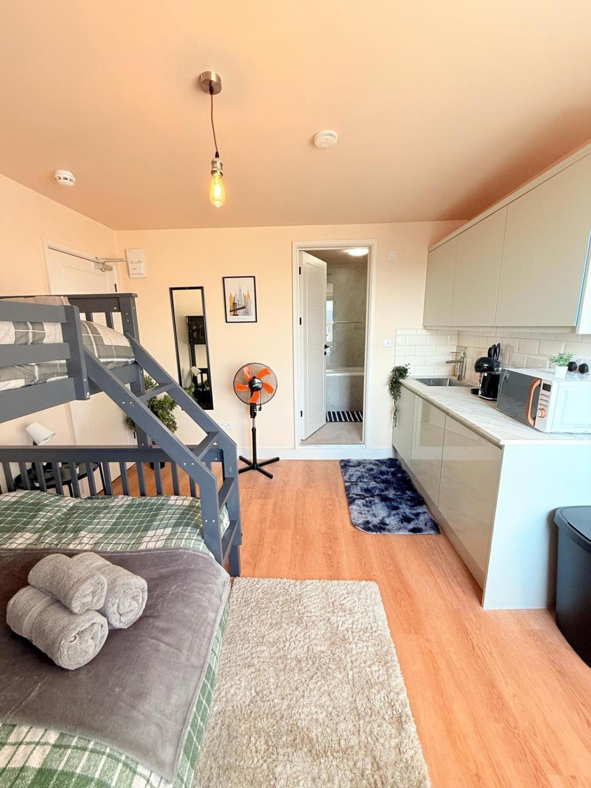 Tooting Broadway Guest Apartment London