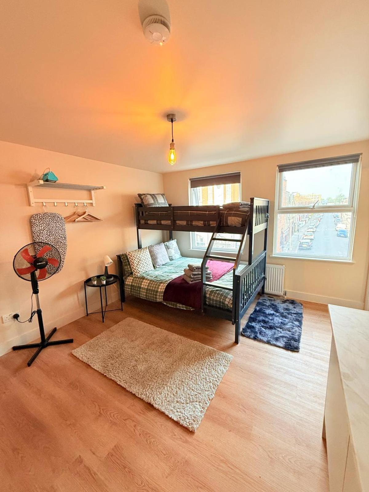 Tooting Broadway Guest Apartment *